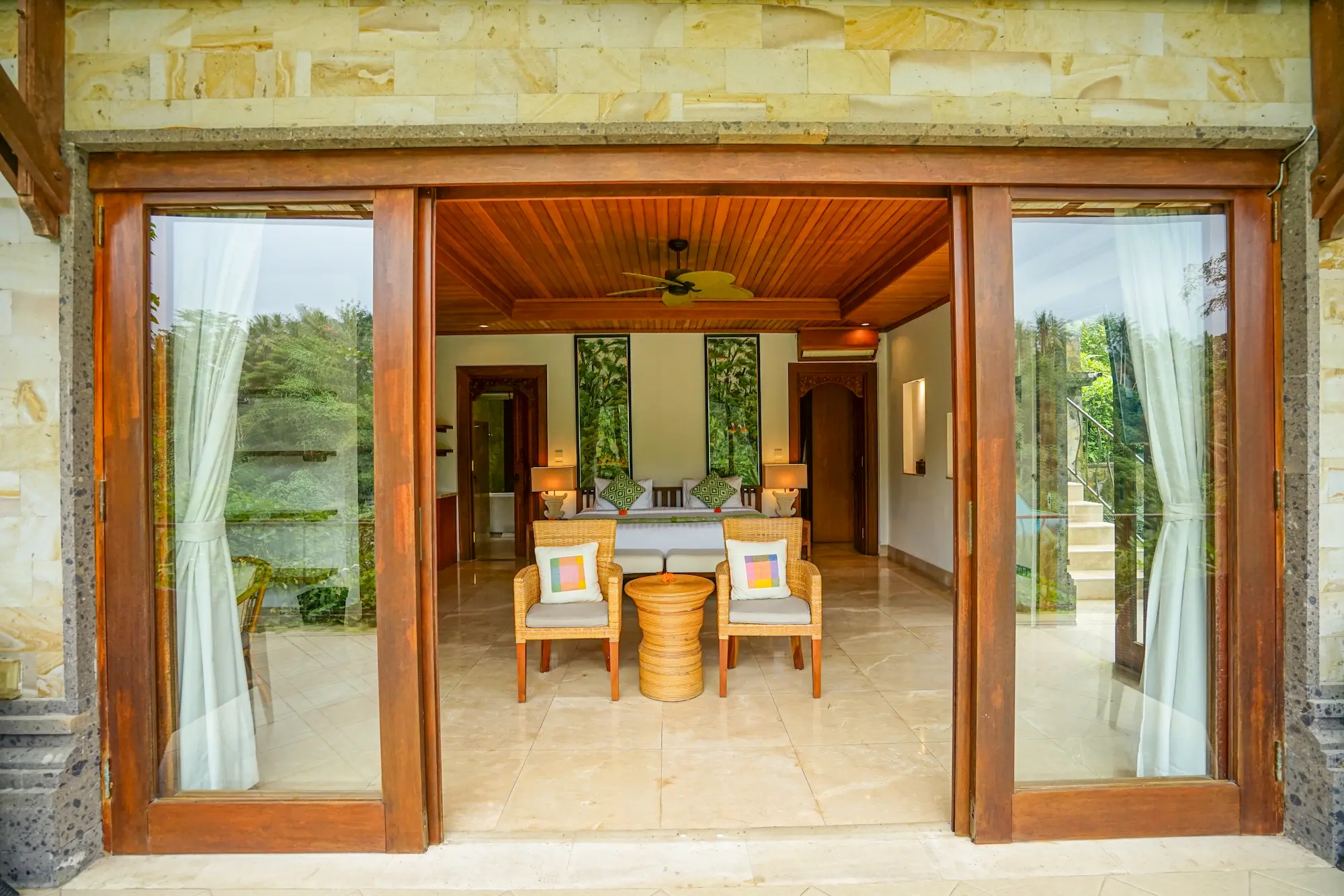 One Grand Deluxe Room (Bintang)